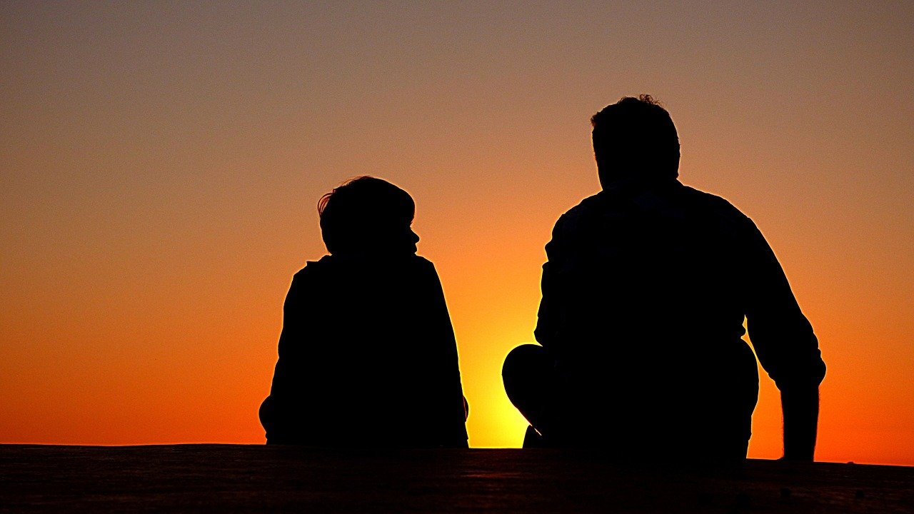 silhouettes, father and son, sunset-1082129.jpg